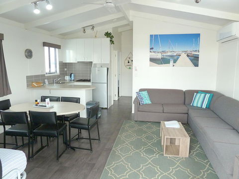 Apollo Bay Waterfront Motor Inn - Tourism Caloundra 17