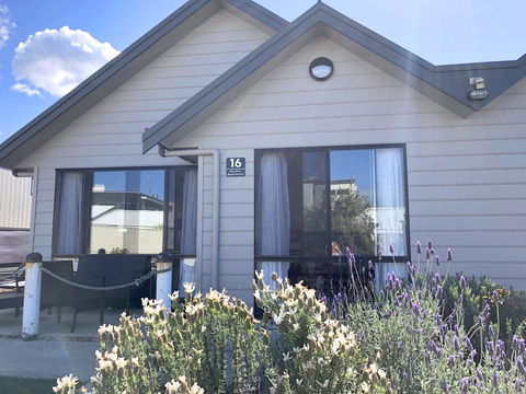 Apollo Bay Waterfront Motor Inn - Tourism Caloundra 20