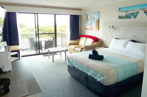 Apollo Bay Waterfront Motor Inn - Tourism Caloundra 2