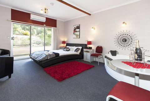 The Grampians Motel - Tourism Caloundra 5
