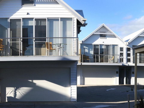 The Victoria Apartments - Tourism Caloundra 2