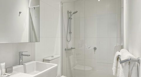 Experience Platinum Hotel Apartments - Tourism Caloundra 24