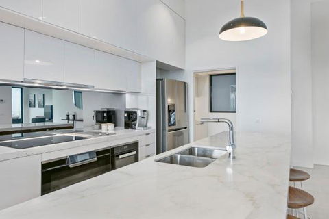 Experience Platinum Hotel Apartments - Tourism Caloundra 10