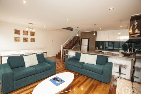 7 Falls Apartments - Tourism Caloundra 4