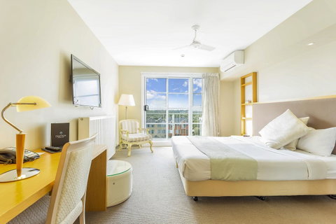 Deep Blue Hotel & Hot Springs - Tourism Caloundra 41