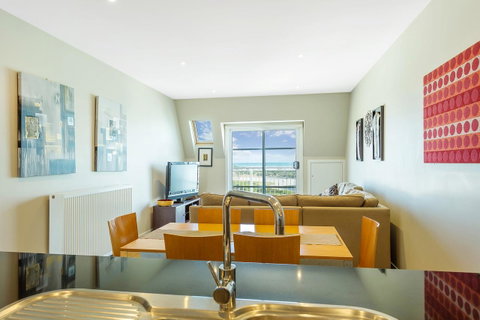 Deep Blue Hotel & Hot Springs - Tourism Caloundra 44