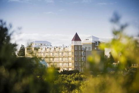 Deep Blue Hotel & Hot Springs - Tourism Caloundra 0