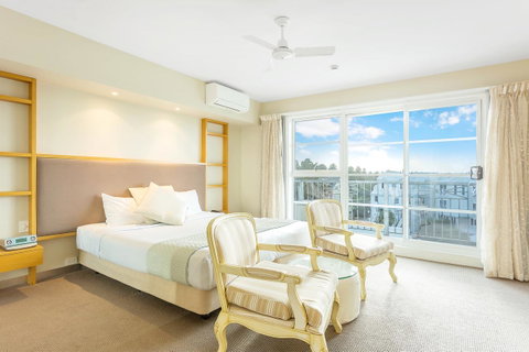Deep Blue Hotel & Hot Springs - Tourism Caloundra 11