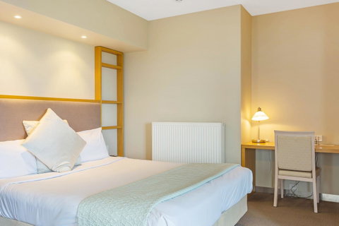 Deep Blue Hotel & Hot Springs - Tourism Caloundra 36