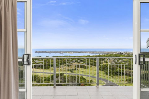 Deep Blue Hotel & Hot Springs - Tourism Caloundra 23