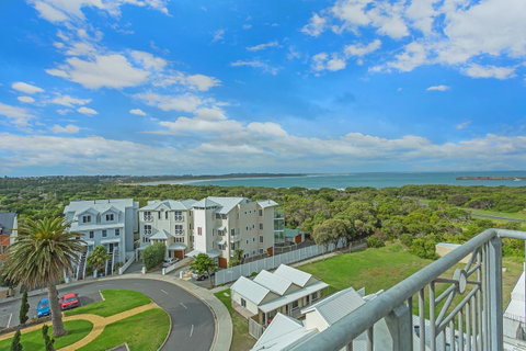 Deep Blue Hotel & Hot Springs - Tourism Caloundra 28