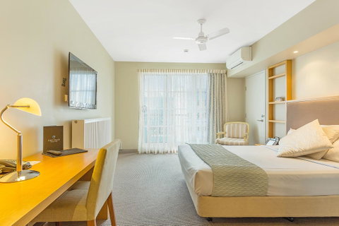 Deep Blue Hotel & Hot Springs - Tourism Caloundra 27