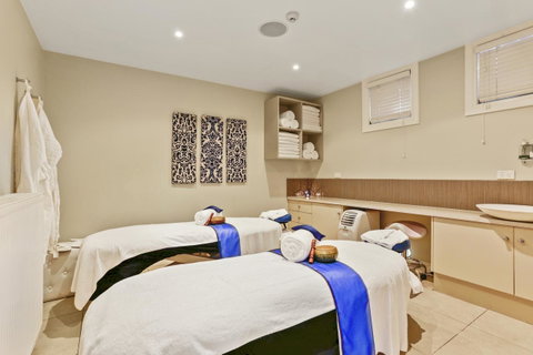 Deep Blue Hotel & Hot Springs - Tourism Caloundra 19