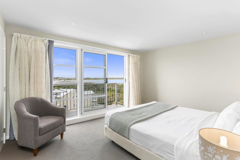 Deep Blue Hotel & Hot Springs - Tourism Caloundra 26