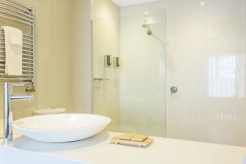 Deep Blue Hotel & Hot Springs - Tourism Caloundra 10