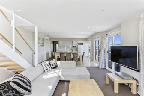 Deep Blue Hotel & Hot Springs - Tourism Caloundra 31