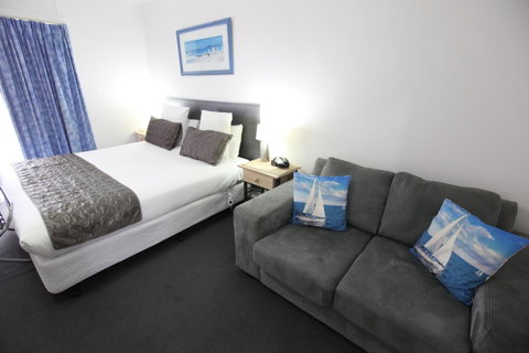 Mornington Motel - Tourism Caloundra 2