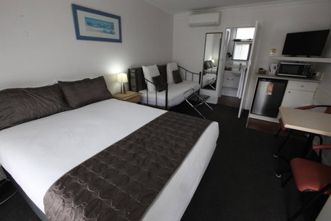 Mornington Motel - Tourism Caloundra 1