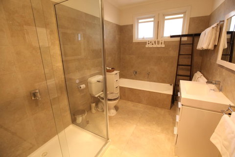 Mornington Motel - Tourism Caloundra 5
