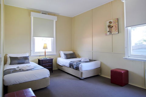 Amaroo Park - Tourism Caloundra 5
