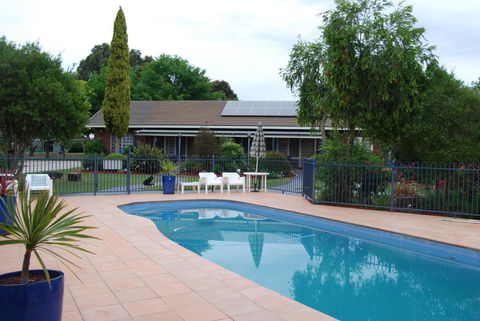 Greenvale Holiday Units - Tourism Caloundra 6