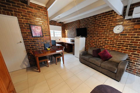 Greenvale Holiday Units - Tourism Caloundra 7