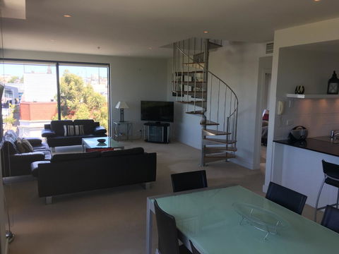 Geelong Waterfront Penthouse Apartment - Tourism Caloundra 10