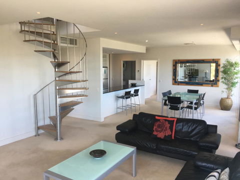 Geelong Waterfront Penthouse Apartment - Tourism Caloundra 3
