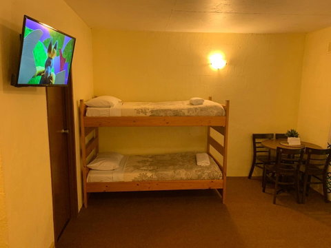 Mountain Creek Motel Bar & Restaurant - Tourism Caloundra 5