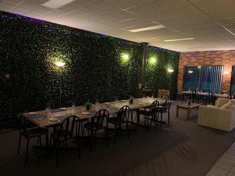 Mountain Creek Motel Bar & Restaurant - Tourism Caloundra 13