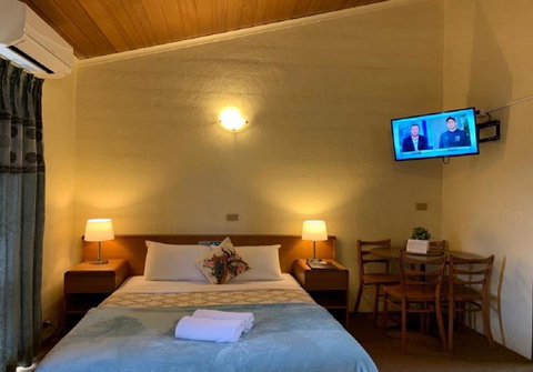 Mountain Creek Motel Bar & Restaurant - Tourism Caloundra 24