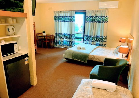Mountain Creek Motel Bar & Restaurant - Tourism Caloundra 7