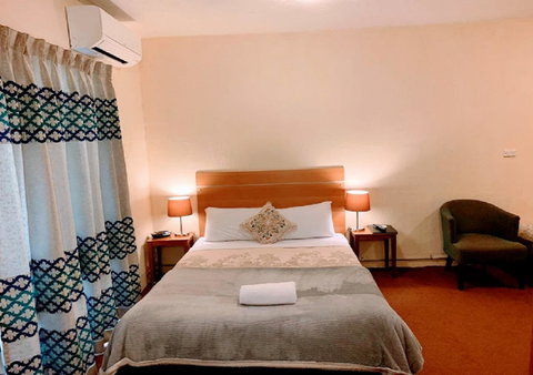 Mountain Creek Motel Bar & Restaurant - Tourism Caloundra 2