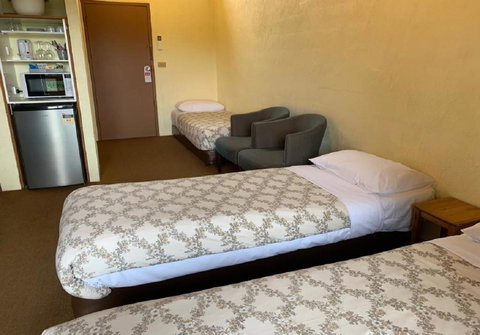 Mountain Creek Motel Bar & Restaurant - Tourism Caloundra 30