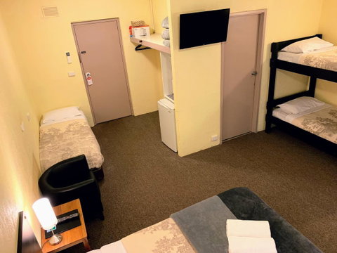 Mountain Creek Motel Bar & Restaurant - Tourism Caloundra 37