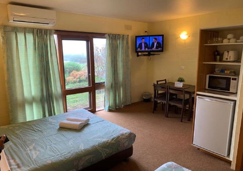 Mountain Creek Motel Bar & Restaurant - Tourism Caloundra 33