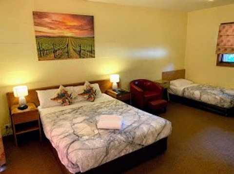 Mountain Creek Motel Bar & Restaurant - Tourism Caloundra 27