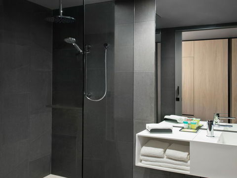 Vibe Hotel Melbourne Docklands - Tourism Caloundra 16