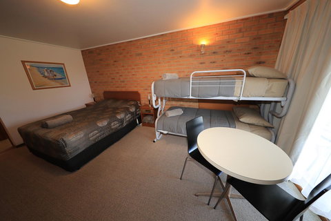 Quays Motel San Remo - Tourism Caloundra 11
