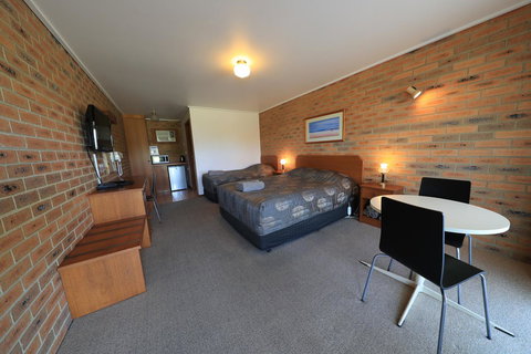 Quays Motel San Remo - Tourism Caloundra 10