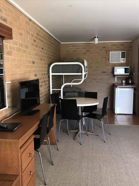 Quays Motel San Remo - Tourism Caloundra 3