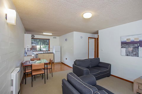 Eastern Beach Holiday Units - Tourism Caloundra 1