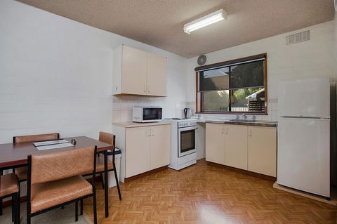 Eastern Beach Holiday Units - Tourism Caloundra 3