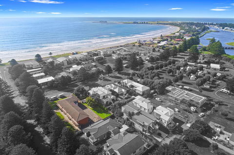 Eastern Beach Holiday Units - Tourism Caloundra 7