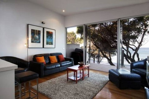 Battery Cove Beach Front Apartment - Tourism Caloundra 1