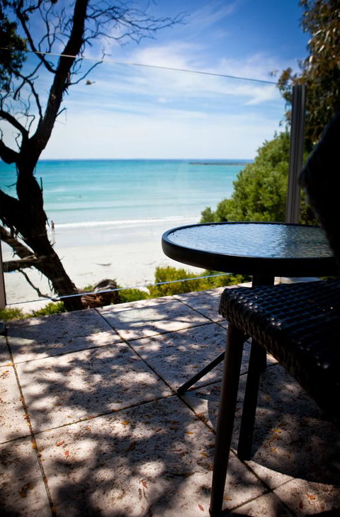 Battery Cove Beach Front Apartment - Tourism Caloundra 5