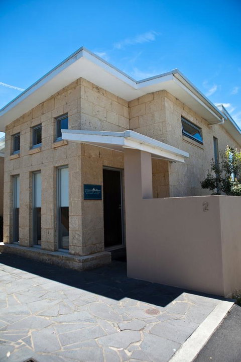 Battery Cove Beach Front Apartment - Tourism Caloundra 12
