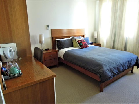 Plough Hotel - Tourism Caloundra 4