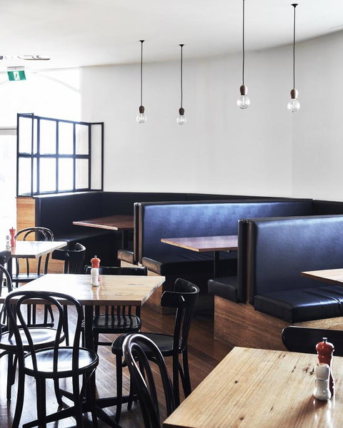 Plough Hotel - Tourism Caloundra 13