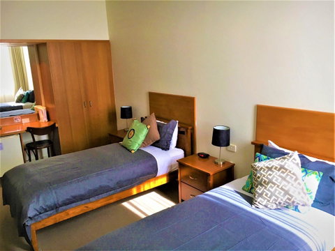 Plough Hotel - Tourism Caloundra 8